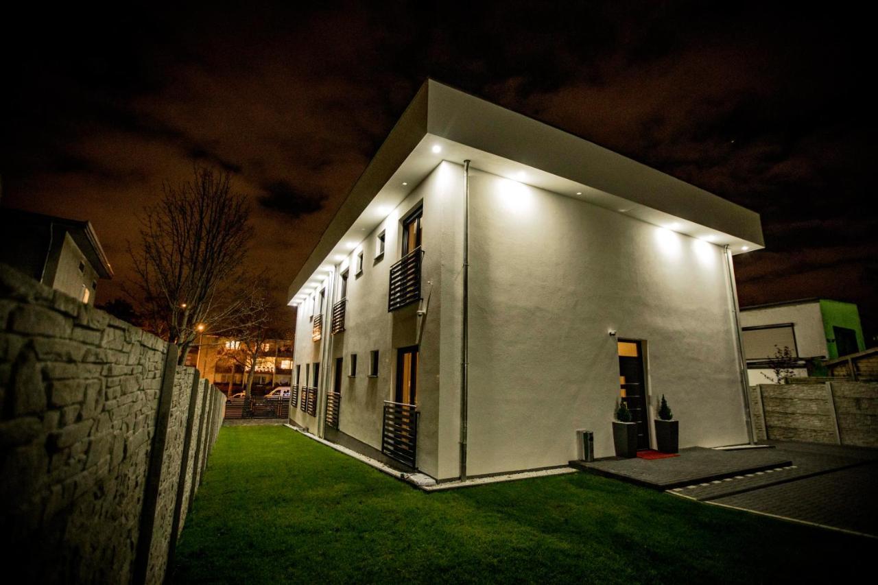 Leo Guest house